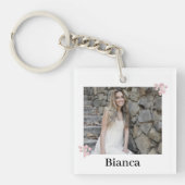 Gepersonaliseerde foto en naam Pink Floral Sleutelhanger (voorkant)