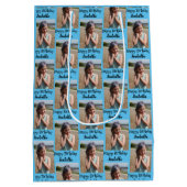 Gepersonaliseerde foto en naam Verjaardags Wrap Medium Cadeauzakje (Achterkant)