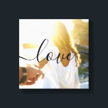Gepersonaliseerde Foto- en Script-tekst Canvas Afdruk<br><div class="desc">Creëer uw eigen gepersonaliseerde foto en manuscripttekst canvas luxedruk met deze elegante,  moderne en eenvoudige sjabloon van de sleutelhanger. Voeg gewoon uw foto's en tekst toe. Maak je eigen foto-collage-hoepaardje perfect als aangepaste cadeautjes om je liefde te tonen.</div>