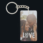 Gepersonaliseerde foto Hartliefde Sleutelhanger<br><div class="desc">Show je liefde op een echt unieke manier met deze gepersonaliseerde foto-aandenken sleutelhanger met een hartdetail in de LOVE-tekst - Voeg je eigen foto toe aan creëer en een unieke aangepaste sleutelhanger - Levendige afdrukken brengt je foto en liefdesboodschap tot leven Deze aangepaste foto-sleutelhanger maakt het uiten van je gevoelens...</div>