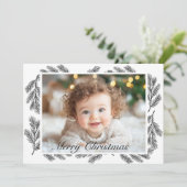 Gepersonaliseerde foto Kerstmis dennen takken Feestdagenkaart (Staand voorkant)