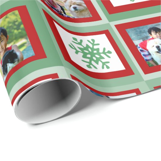 Gepersonaliseerde foto Kerstmis Rode en Groene Ple Cadeaupapier (Rol Hoek)