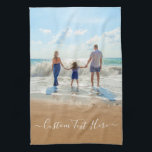 Gepersonaliseerde Foto Keuken Handdoek met Tekst<br><div class="desc">Aangepaste foto- en tekstkeukenhanddoeken - Uniek uw eigen ontwerp - Gepersonaliseerde familie / vrienden of persoonlijk cadeau - Jouw tekst en foto toevoegen - Afmetingen wijzigen en elementen verplaatsen met ! Lettertypen / grootte / ! kiezen Succes - wees blij:)</div>