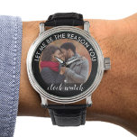 Gepersonaliseerde foto Laat me de reden zijn dat j Horloge<br><div class="desc">Romantisch gepersonaliseerd fotocadeau voor uw partner voor een verjaardag, verloving, jubileum etc. De sjabloon is opgezet voor u om uw eigen foto van uzelf of u en uw geliefde toe te voegen. Een vierkante foto of instagram-afbeelding is het gemakkelijkst om mee te werken. Het ontwerp bevat de formulering "laat me...</div>