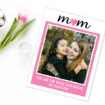 Gepersonaliseerde foto mam je houdt ons samen cita legpuzzel<br><div class="desc">Onthul een oprechte verrassing voor mama met onze gepersonaliseerde foto 'Mom You Holds Us Together' Puzzel. Stukje bij stuk onthult deze aangepaste puzzel gekoesterde herinneringen,  die de banden symboliseren die de familie verenigen en de liefde die de familie bij elkaar houdt</div>