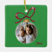 Gepersonaliseerde foto met jaar Custom Keepsake Keramisch Ornament (Voorkant)