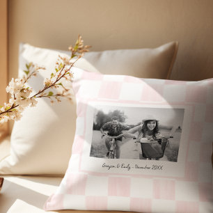Gepersonaliseerde foto met roze ruitjes kussen