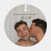 Gepersonaliseerde foto Onze eerste kerst Mr en Mr. Glas Ornament (Achterkant)