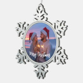 Gepersonaliseerde Foto & Tekst Kerstmis 2025 Aange Tin Sneeuwvlok Ornament (Rechts)