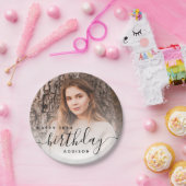 Gepersonaliseerde foto Zwart Script 18e verjaardag Papieren Bordje (Feest)