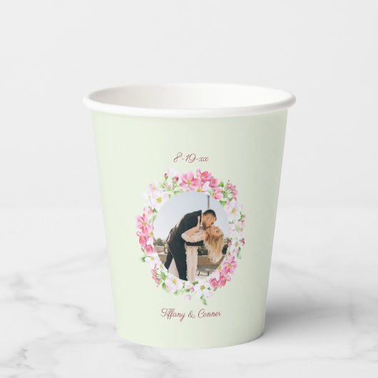 Gepersonaliseerde fotoweddenschapsdatum Bride Groo Papieren Bekers (Achterkant)