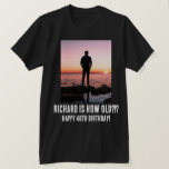 Gepersonaliseerde Funny 40th Milestone Birthday T- T-shirt<br><div class="desc">Creëer uw eigen persoonlijke foto en noem 40e (of om het even welk) mijlpaal shirt van de verjaardag! De tekst "Je bent zo oud?" en "Happy Birthday". Dit shirt is geweldig voor een verrassingsverjaardagsfeest of een verjaardagsfeest. Kan gedragen worden door de verjaardag en/of de gasten. Deze sjabloon is gemakkelijk aan...</div>