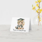 Gepersonaliseerde Funny Cat Afstuderen Kaart (Gele Bloem)