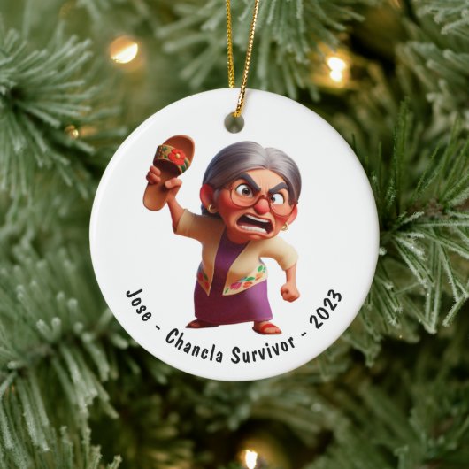 Gepersonaliseerde Funny Chancla Survivor Navidad Keramisch Ornament (Boom)