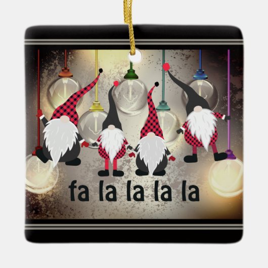 Gepersonaliseerde Funny Kerstmis Gnomes fa la la l Keramisch Ornament (Voorkant)