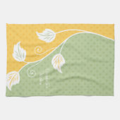 Gepersonaliseerde Geel Groen Polka Dot Bloemenwijn Theedoek (Horizontaal)