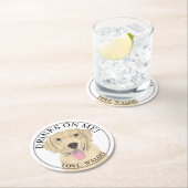 Gepersonaliseerde gele labrador bruiloft ronde kartonnen onderzetter (Insitu)