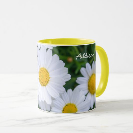 Gepersonaliseerde gele ringleuning mok met madelie (Voorkant rechts)
