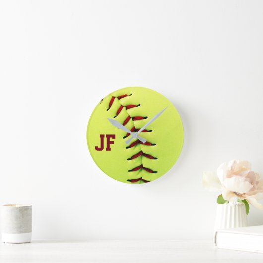 Gepersonaliseerde gele softball ronde klok (Huis)