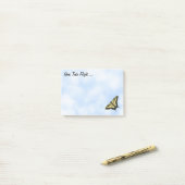 Gepersonaliseerde Gele Zwallowstaartvlinder Blauwe Post-it® Notes (Op bureau)