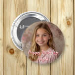 Gepersonaliseerde Gelukkige Verjaardag Naam en Fot Ronde Button 5,7 Cm<br><div class="desc">Personaliseer deze verjaardagsknop door het afbeelding en de naam van uw kind toe te voegen aan deze knop Happy Birthday in het aangepaste gebied.</div>