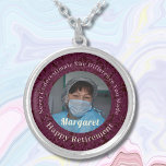 Gepersonaliseerde gelukkige verpleegkundige pensio zilver vergulden ketting<br><div class="desc">Onze gepersonaliseerde Happy Nurse Retirement Gifts Silver Plated Ketting is een mooie en sentimentele cadeauoptie voor gepensioneerde verpleegkundigen. Dit is ontworpen om hun jarenlange harde werk en toewijding te eren. Het beschikt over een foto, en je kunt de tekst aanpassen. Het ketting herinnert hen aan de impact die zij hebben...</div>