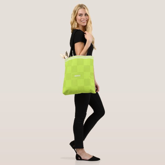 Gepersonaliseerde geruite neon lime groene markeer tote bag (Op model)