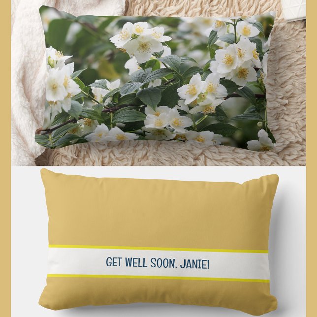 Gepersonaliseerde Get Well Soon Collega Jasmine Bl Kussen (Elegant, modern personalized name Get Well Soon floral pillow. Jasmine flowers photo. Burnt yellow)