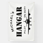Gepersonaliseerde Gift, Vliegtuighangar & Pilot on Spandoek (Verticaal)