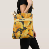 Gepersonaliseerde Golden Ginkgo Leaf Pattern Canva Tote Bag (Dichtbij)