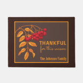 Gepersonaliseerde Golden Leaves Red Berries Herfst Deurmat (Voorkant)