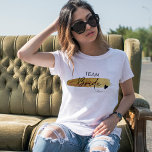 Gepersonaliseerde goud & zwart Modern chique team  T-shirt<br><div class="desc">Introductie van het perfecte bruidsmeisjes t-shirt voor uw aanstaande bruiloft en vrijgezellenfeest: het gepersonaliseerde Gold & Black Modern Handwriting Team Bride T-shirt! Dit stijlvolle en chique T-shirt is de perfecte manier om de unieke stijl van je bruidsfeestje te shows. Met gepersonaliseerd goud en zwart handschrift is dit T-shirt zeker om...</div>
