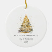 Gepersonaliseerde Gouden Kerstboom Onze Eerste Get Keramisch Ornament (Voorkant)