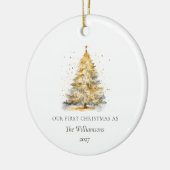 Gepersonaliseerde Gouden Kerstboom Onze Eerste Get Keramisch Ornament (Links)