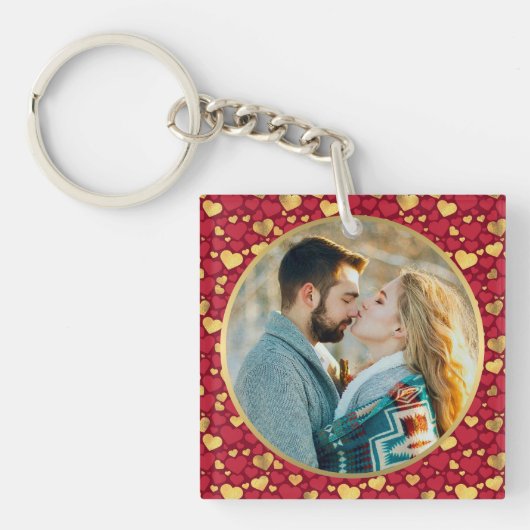 Gepersonaliseerde gouden, rode harten Valentijnsda Sleutelhanger (voorkant)