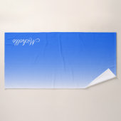 Gepersonaliseerde gradiëntombre elektrisch blauw badhanddoek (Badhanddoek)