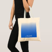 Gepersonaliseerde gradiëntombre elektrisch blauw tote bag (Voorkant (product))