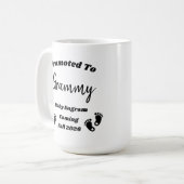 Gepersonaliseerde Grammy Baby Reveal Mok (Voorkant links)