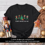 Gepersonaliseerde Grappige Gezichtsfoto Kerstelf T-shirt<br><div class="desc">Ga in de feestelijke geest met onze Familie en Vrienden Custom Elf Face Matching T-shirts voor Kerstmis! Personaliseer het T-shirt met schattige elf-design en voeg de gezichten van je familie toe om het uniek voor jou te maken. Dit shirt is ideaal voor familiefoto's of vakantiefoto's. Ideaal voor familiefeesten, groepsevenementen en...</div>