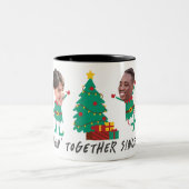 Gepersonaliseerde Grappige Gezichtsfoto Kerstelf Tweekleurige Koffiemok (Center)