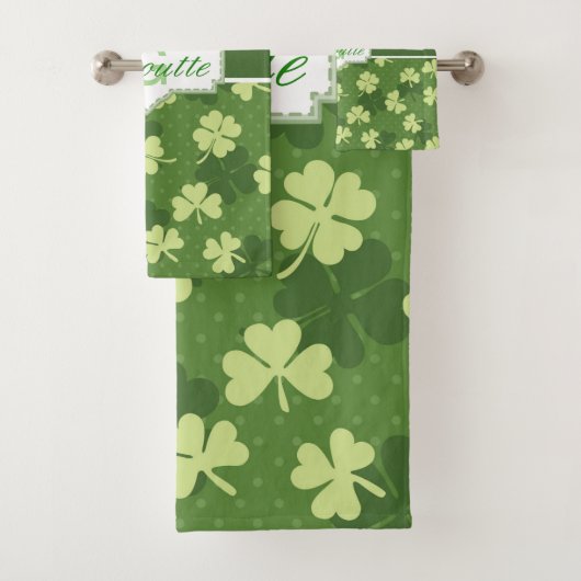 Gepersonaliseerde Green Shamrock St Patricks Day Bad Handdoek (Insitu)