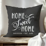 Gepersonaliseerde Grijs Huis Sweet Home Kussen<br><div class="desc">Breng warmte en charme aan uw huis met dit gepersonaliseerde grijze "Home Sweet Home" gooikussen. Het elegante script en de aanpasbare familienaam creëer zijn een welkome touch voor uw woonkamer of slaapkamer. Het neutrale kleurenpalet vormt een aanvulling op de verschillende interieurstijlen.</div>