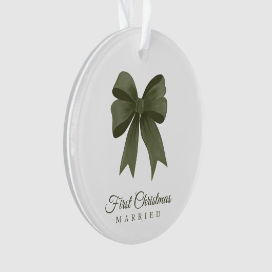 Gepersonaliseerde Groene Bow 1st Kerstmis Getrouwd Ornament (voorkant)