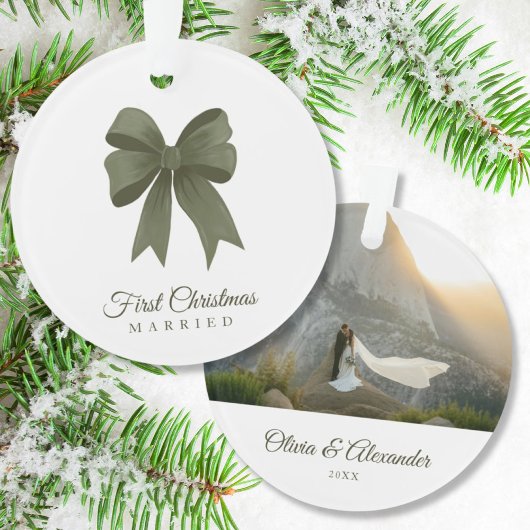 Gepersonaliseerde Groene Bow 1st Kerstmis Getrouwd Ornament