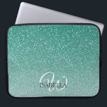 Gepersonaliseerde groene Glitter Ombre Name Monogr Laptop Sleeve<br><div class="desc">Het groene faux groene glitter-ontwerp met het ombre-effect,  vervaagt de groene glitter op een witte achtergrond. U kunt deze elegante laptophoes personaliseren met jouw naam en monogram of andere tekst. Perfecte persoonlijke cadeaulaptophoes. Neem contact met ons op via happydolphinstudio@outlook.com als je hulp of overeenkomende producten nodig hebt.</div>
