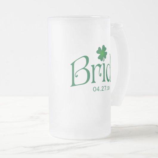 Gepersonaliseerde groene Shamrock Bride Beer Stein Matglas Bierpul (Voorkant rechts)