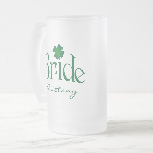 Gepersonaliseerde groene Shamrock Bride Beer Stein Matglas Bierpul (Voorkant links)