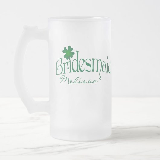 Gepersonaliseerde groene Shamrock Bridesmaid Beer  Matglas Bierpul (Links)