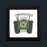 Gepersonaliseerde groene tractor land bruiloft cad cadeaudoosje<br><div class="desc">Een tractor land boerderij bruiloft cadeau dat kan worden gepersonaliseerd. Als u de grootte of het lettertype wilt wijzigen,  klikt u op de knop Bewerken om verder aan te passen. De bunting in de tractor zit in een subtiele crème en wit.</div>