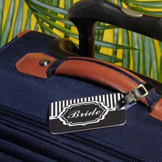 Gepersonaliseerde Groom en Bride met Zwarte Stripe Bagagelabel (Voorkant Insitu 3)